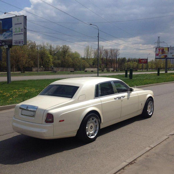 Аренда автомобиля Роллс-Ройс Фантом  с водителем 0