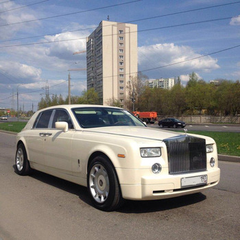 Аренда автомобиля Роллс-Ройс Фантом  с водителем