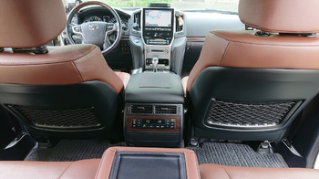 Аренда автомобиля Toyota Land Cruiser 200 с водителем 1