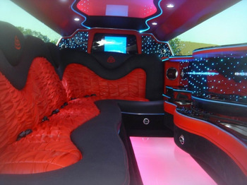 Аренда автомобиля Лимузин Chrysler 300C красный  с водителем 2