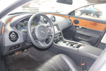 Аренда автомобиля Jaguar XJ  с водителем 3