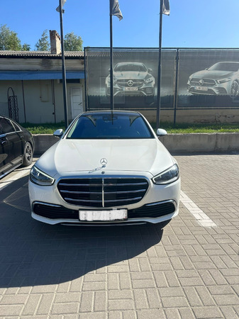 Аренда автомобиля Mercedes S223 long с водителем 2